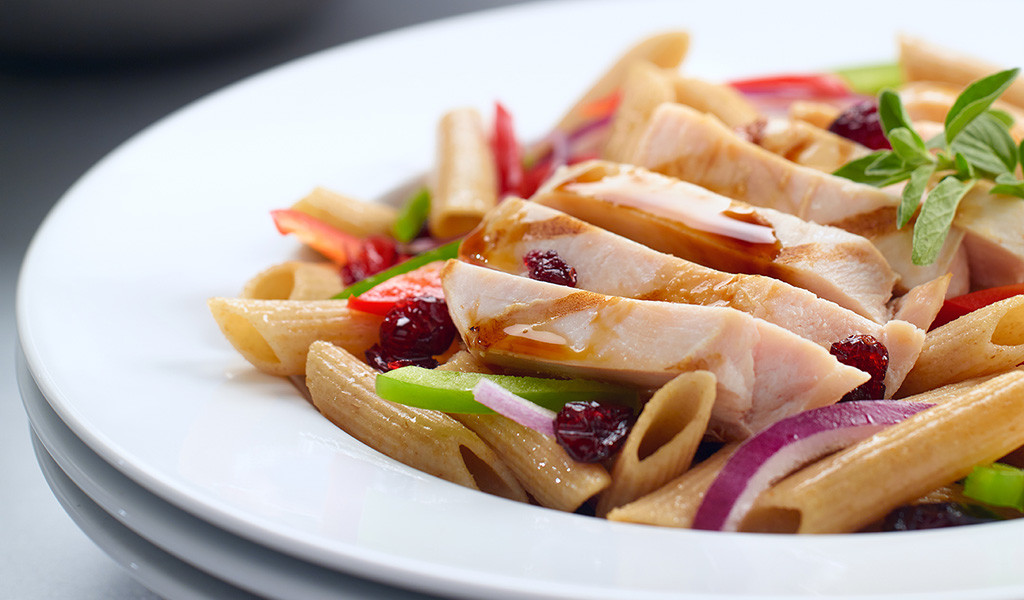 Olymel pasta salad with chicken and cranberries